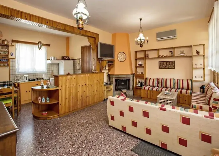 Spacious With View And Garden For Kids! Appartement Tínos