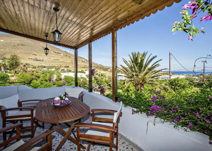 Spacious With View And Garden For Kids! Tínos